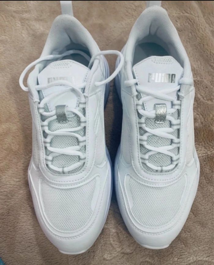 Baskets femme blanc argenté pas de envois avec vinted go 🍭🍭