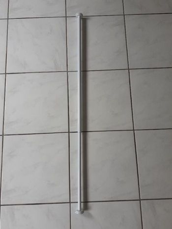 Tringle à rideaux réglable