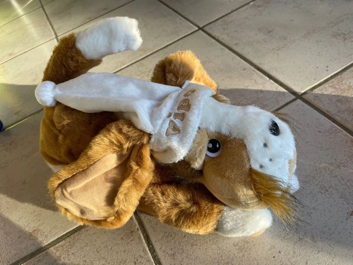 Grosse peluche lapin avec bonnet