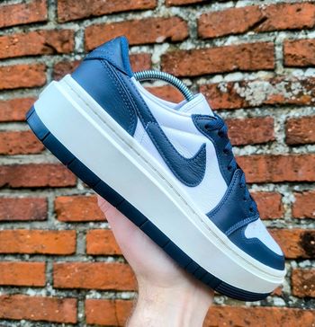 Baskets Jordan one elevate Bleu marine blanche à plateforme pointure 41 neuves