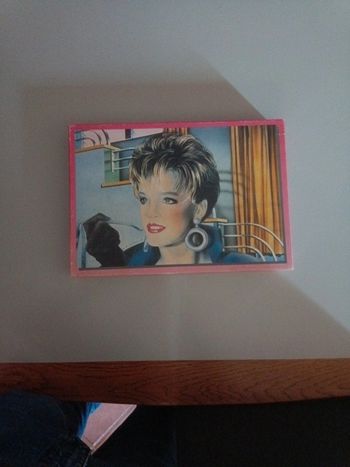 Puzzle MB Jeune fille au disco