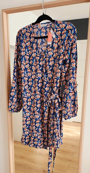 Robe manches longues portefeuille fleurs taille 38 Naf Naf