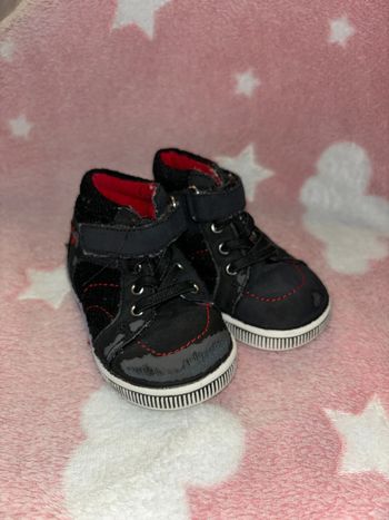 Bottines basket noir taille 20 état satisfaisant