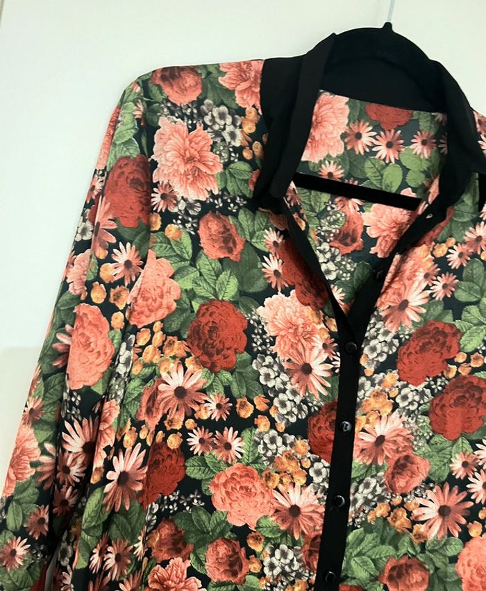 Chemise fluide satinée a fleurs Taille 38 - photo numéro 5