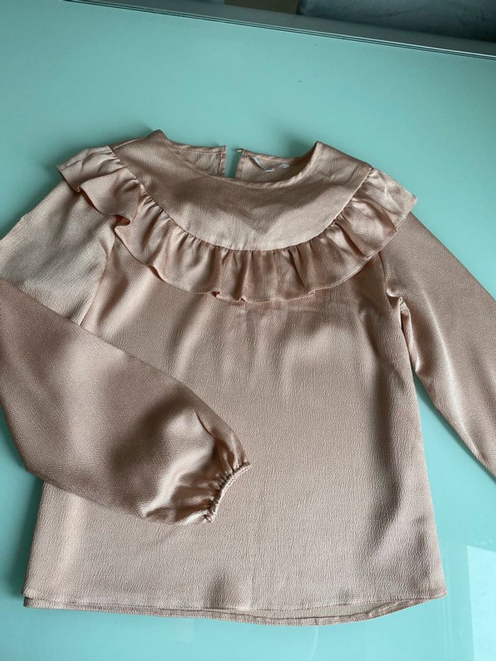 Chemise poudré à volant très chic