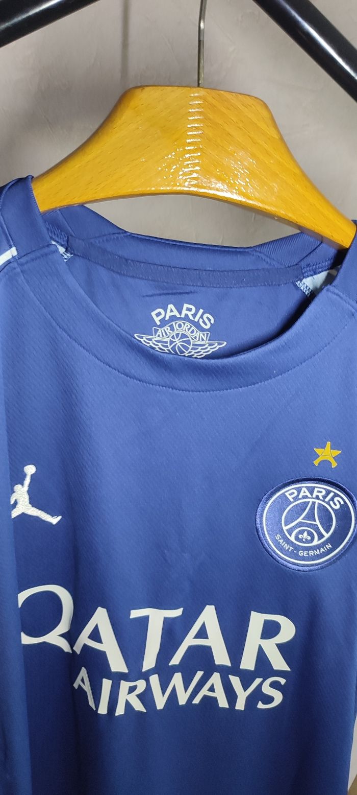 Maillot collector du "PSG CHAMPION OF EUROPE 25 ICI C'EST PARIS" - photo numéro 4