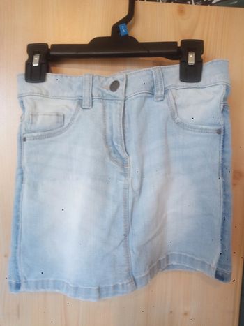 Jupe en jeans destroy denim taille 7-8 ans