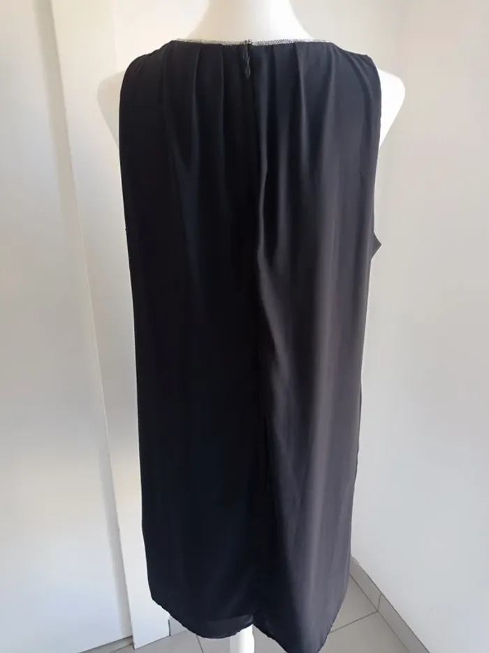 Robe noire habillée avec effet collier argenté petites boules au col H&M - photo numéro 4