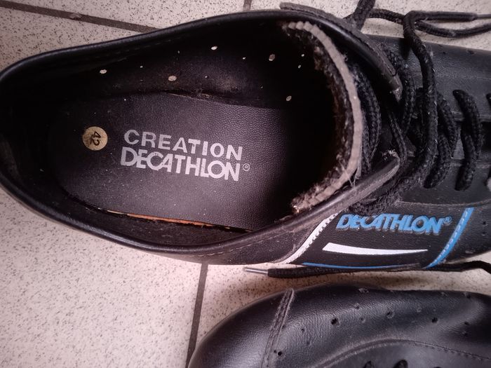 Chaussures de vélo Decathlon, bleu et noire pointure 42 neuf. - photo numéro 3