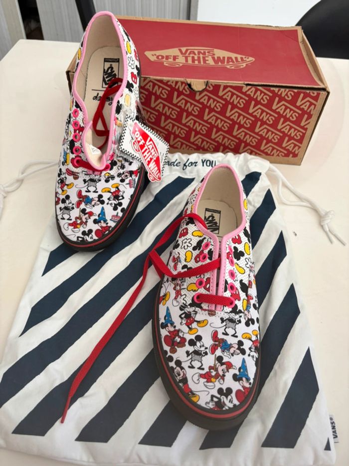 Vans custom Disney Mickey - Taille 42,5 - Neuves - Modèle unique !