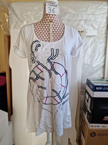 Robe, blanche à motif bleu/rose/argent, neuve,en coton, longueur 74cm, marque Esmara =8€