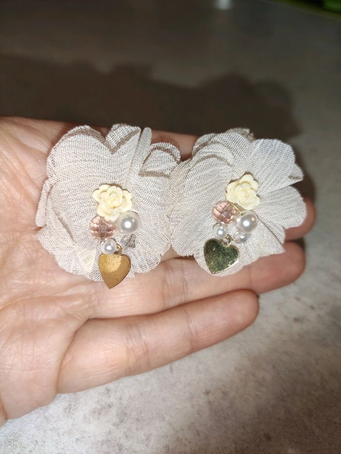 Paire de boucles d'oreilles 💮 - photo numéro 3