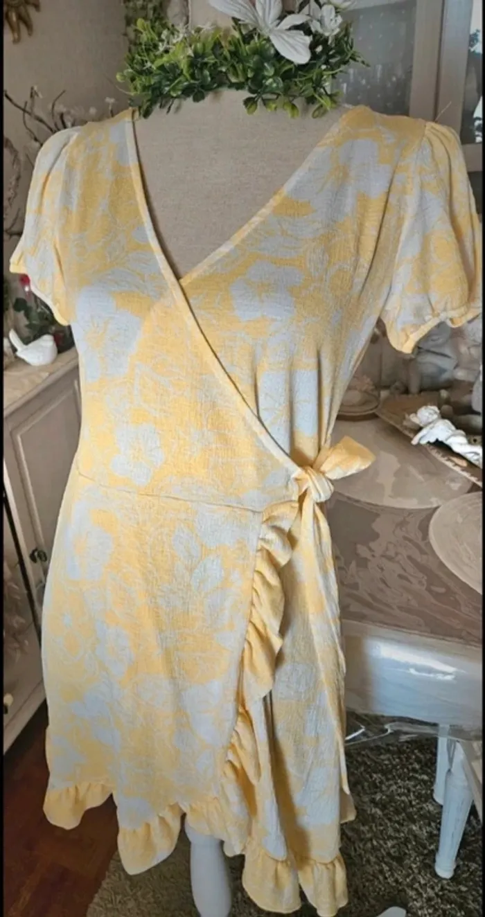 Robe porte feuille jaune et blanche Leftie Taille M - photo numéro 2