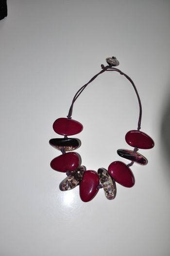 Joli collier artisanal forme galet