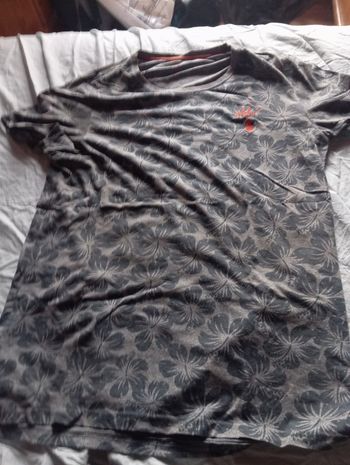 T-shirt court