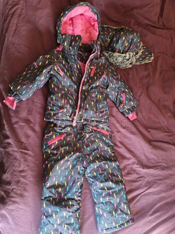 Ensemble pantalon veste de ski et chapka