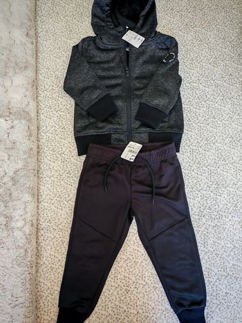 Ensemble jogging neuf garçon