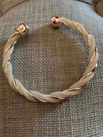 Bracelet argenté en métal neuf