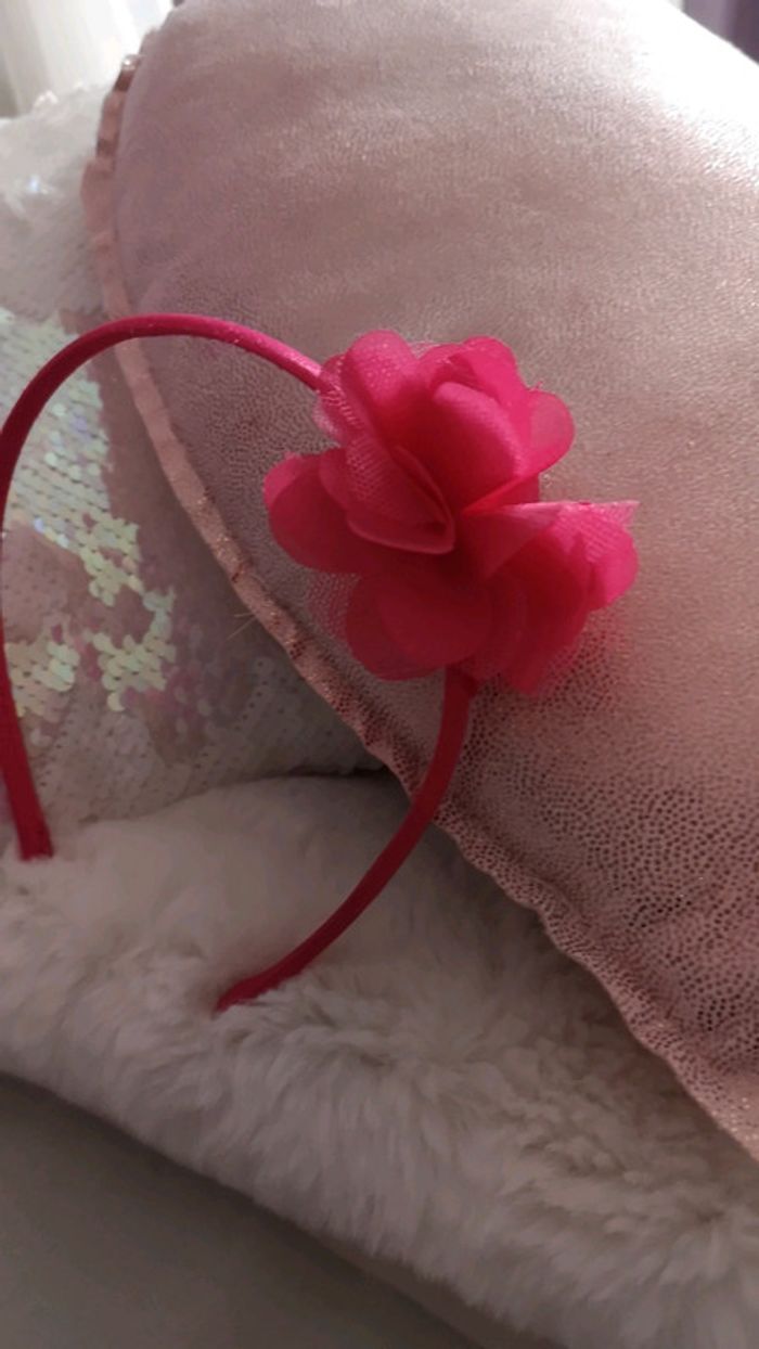 Robe fuschia à volants 6 ans +accessoire - photo numéro 6
