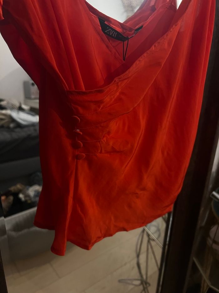 Debardeur satin rouge - photo numéro 2