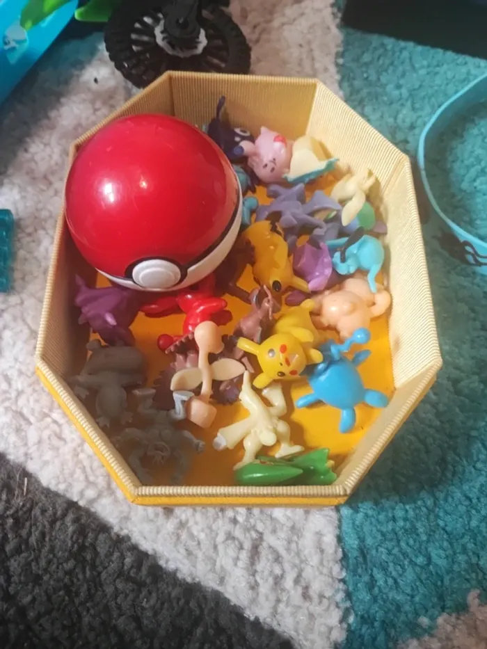 Lot mini figurines pokémon