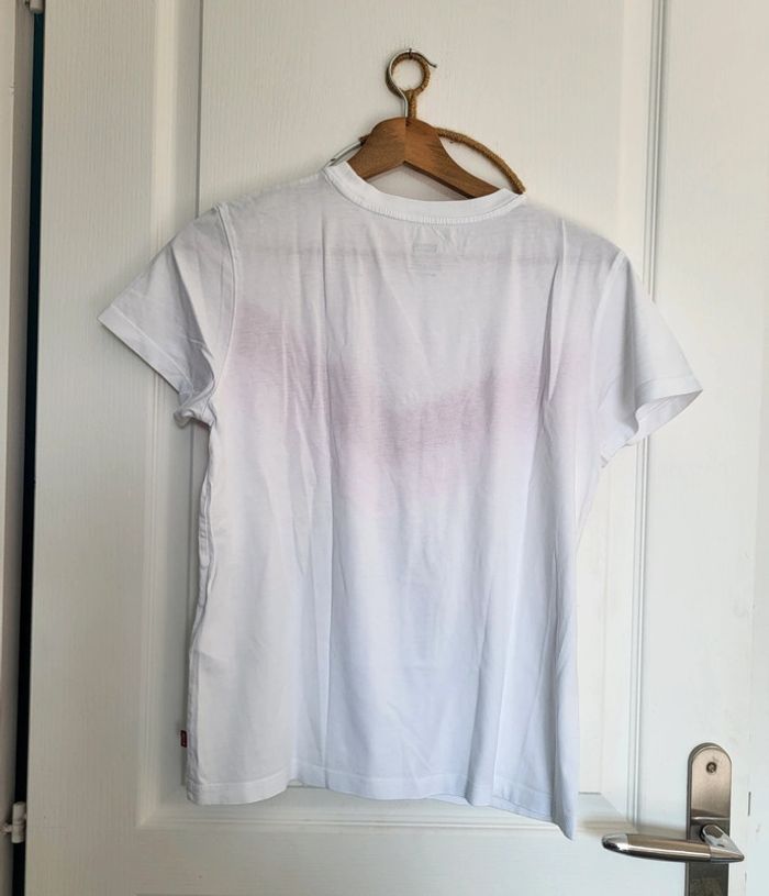 T-shirt levi's etat neuf XS 12 ans - photo numéro 3