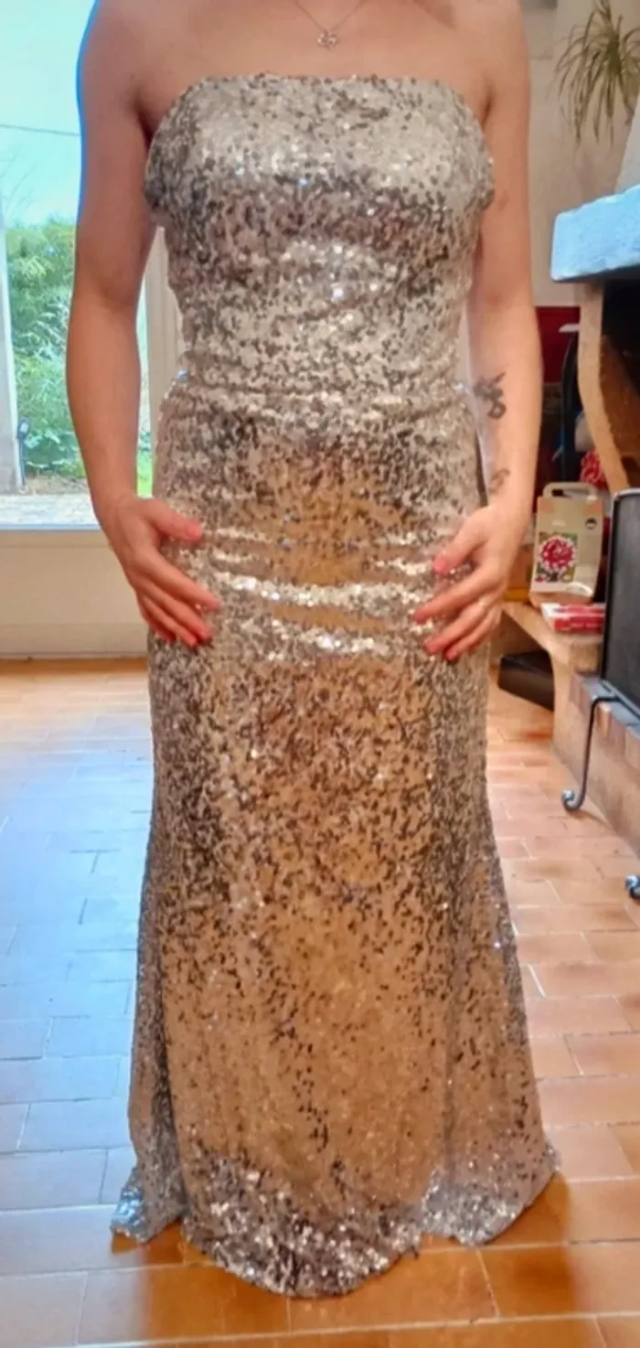 Robe longue bustier à sequins argentés – Taille 34