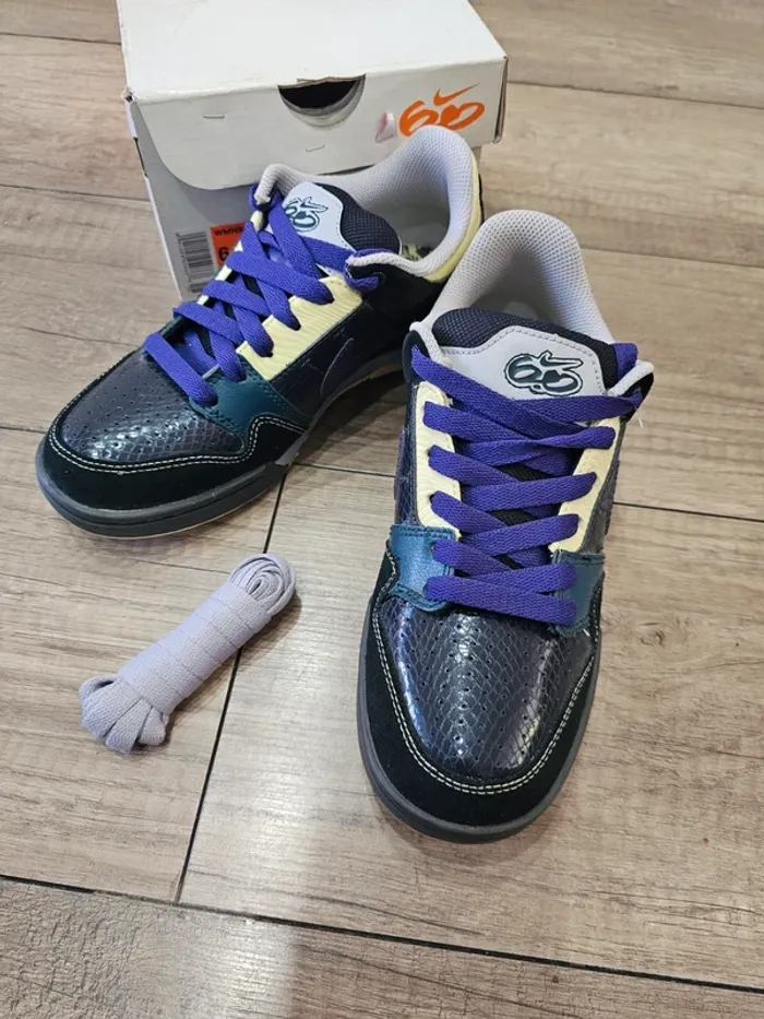 Très belles Nike Air Mogan 2, noirpurple, pointure 37,5 - photo numéro 3