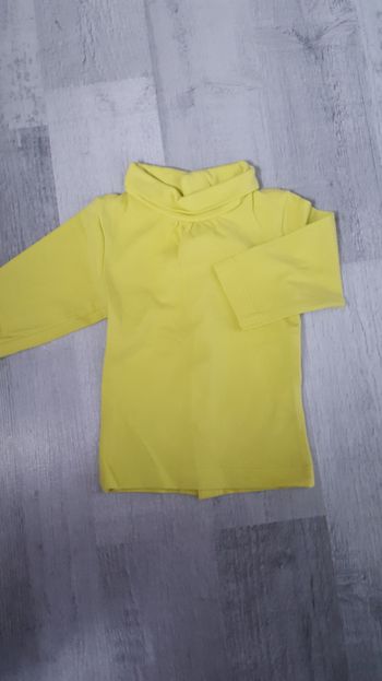 Polo col roulé vert anis. 1 mois