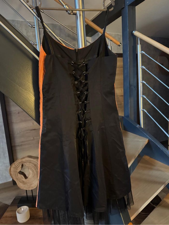 Robe orange et noire - photo numéro 3