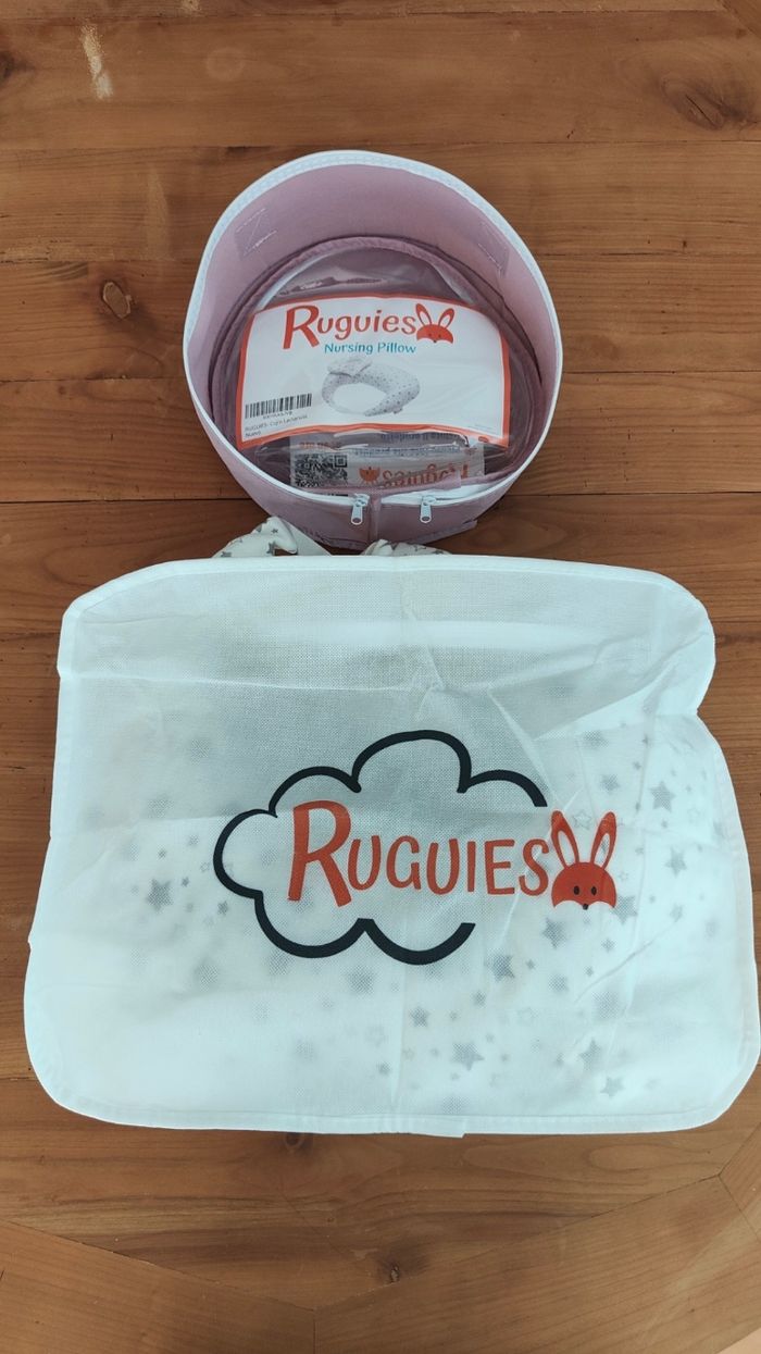 Coussin d'allaitement-grossesse- neuf