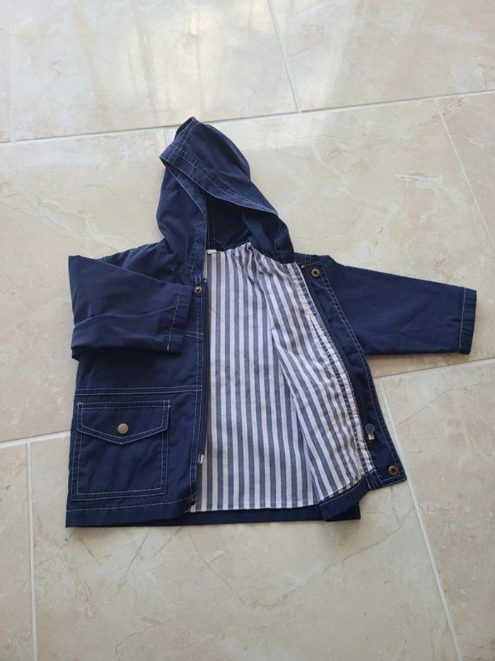 Trench bleu marine à capuche vintage • 12 mois - photo numéro 2