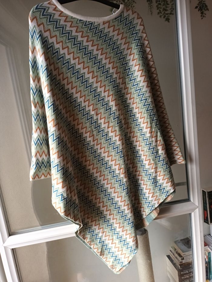 Joli pull/poncho - photo numéro 2