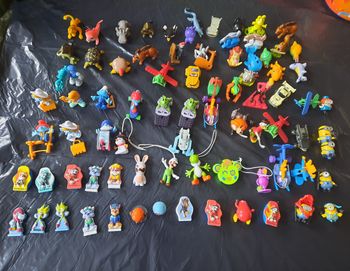Lot de 80 jouets Kinder