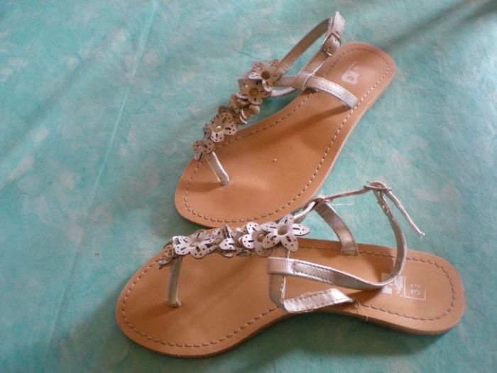 nus pieds fleurs 37