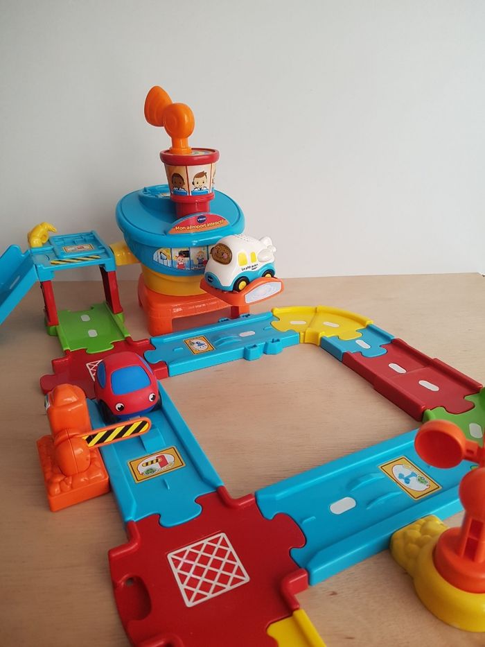 VTech Circuit interactif et avion Mon aéroport interactif Tut tut bolides - photo numéro 6