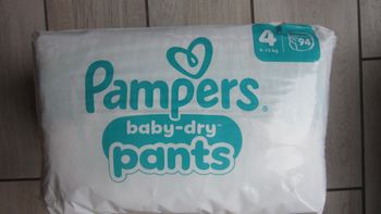 94 Couches pampers baby dry pants taille 4