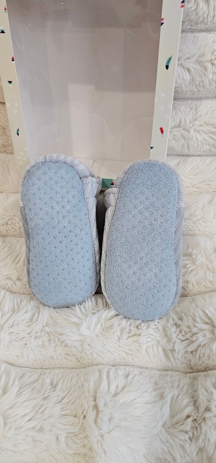 Magnifique chaussons fourrés bleu taille 22-23 Neufs - photo numéro 8