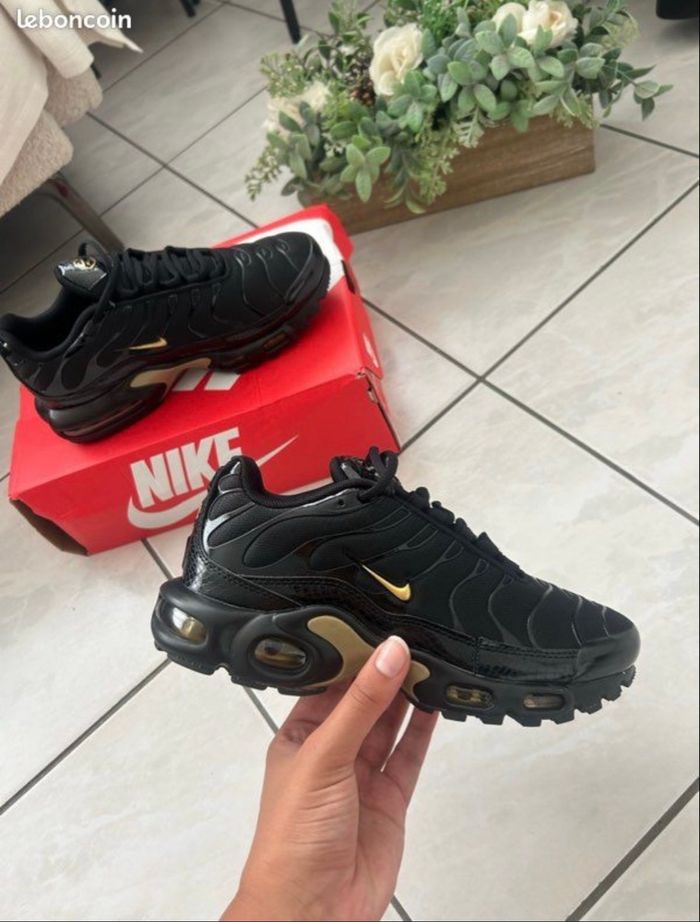 Nike tn noir doré 35 - photo numéro 2
