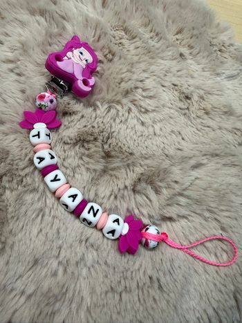 Attache tétine ariel