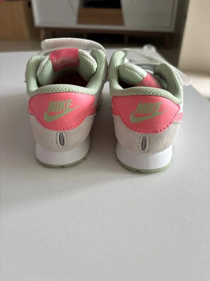 Basket Nike fille taille 26 - photo numéro 2