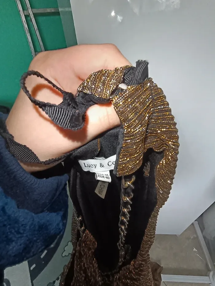 Robe sans manches noir et doré avec élastique noir taille M - photo numéro 6