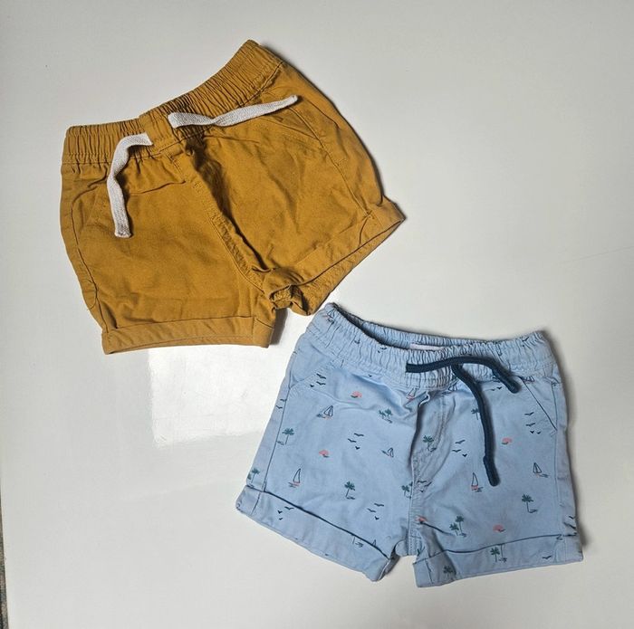 Lot de 2 shorts taille 6 mois