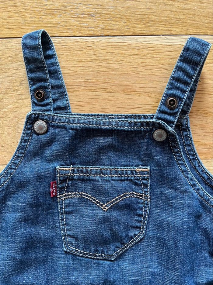 👶 Robe salopette en jean Levi’s – 6 mois 👶 - photo numéro 2