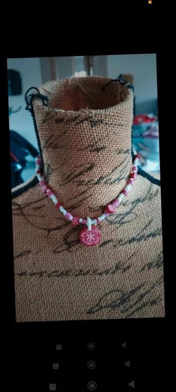 Collier élastique  fleur rose