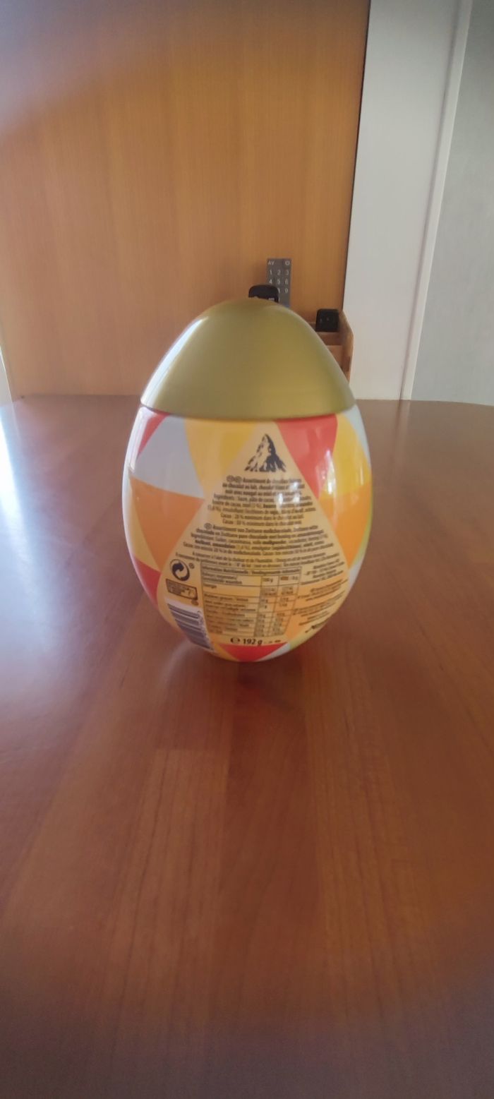 Boîte en forme d'œuf toblerone - photo numéro 2