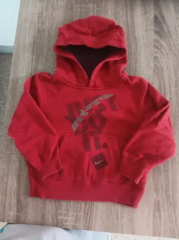 🌹pull a capuche nike 3-4 ans 🌹