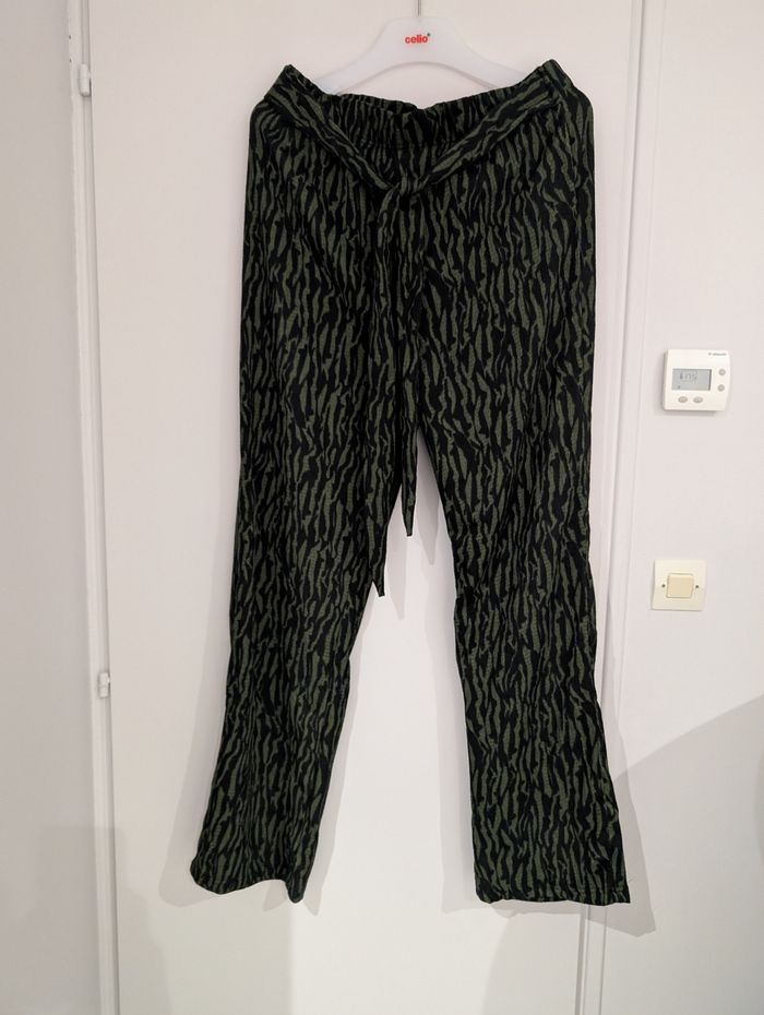 Pantalon fluide kaki et noir