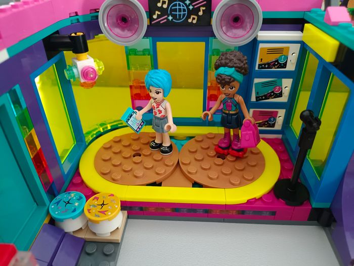LEGO Friends Salle d’Arcade Roller Disco 41708 - photo numéro 5