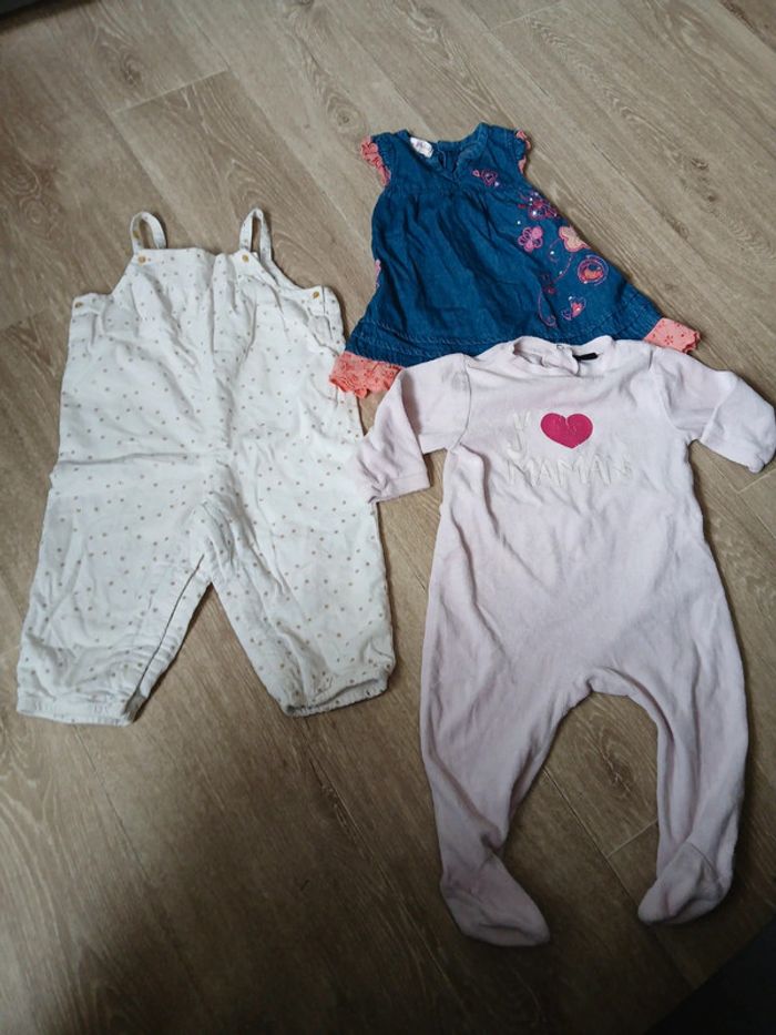 Lot de vêtements bébé fille 12 mois - photo numéro 2
